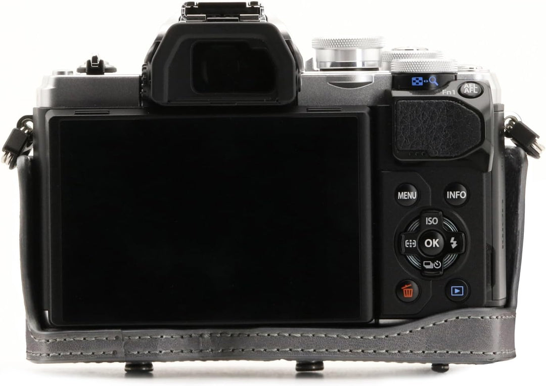 MegaGear Olympus OM-D E-M10 Mark III (14-42mm) Ever Ready Leder Kamera-Case mit Trageriemen und Batt