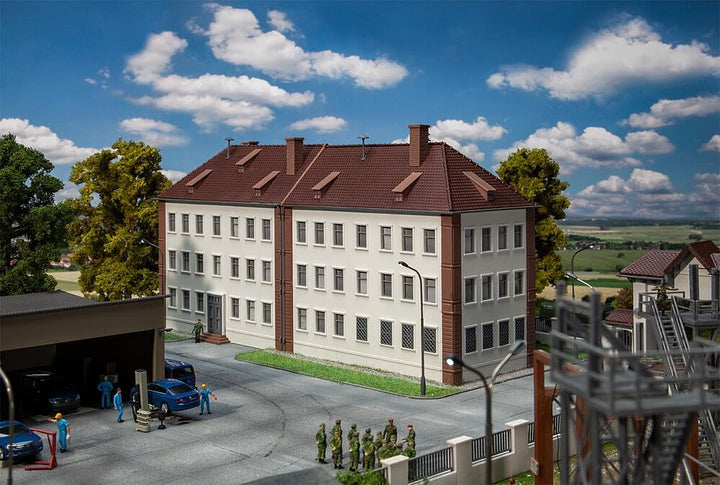 Faller 144101 Mannschaftsgebäude
