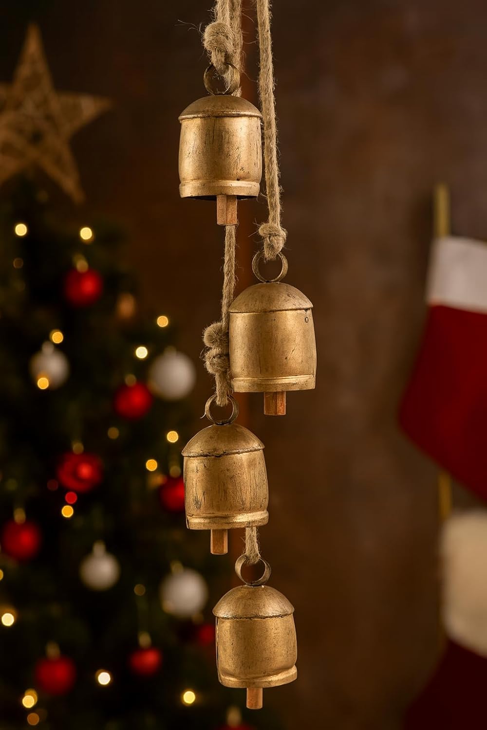 4 Grosse Rustikale Kuhglocken am Seil – Weihnachtsglocken in Antikgold für Kamin, Veranda oder Garte