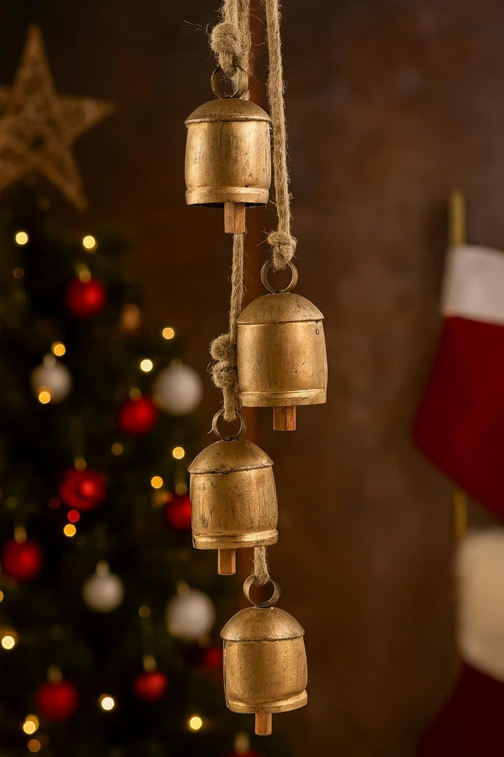 4 Grosse Rustikale Kuhglocken am Seil – Weihnachtsglocken in Antikgold für Kamin, Veranda oder Garte