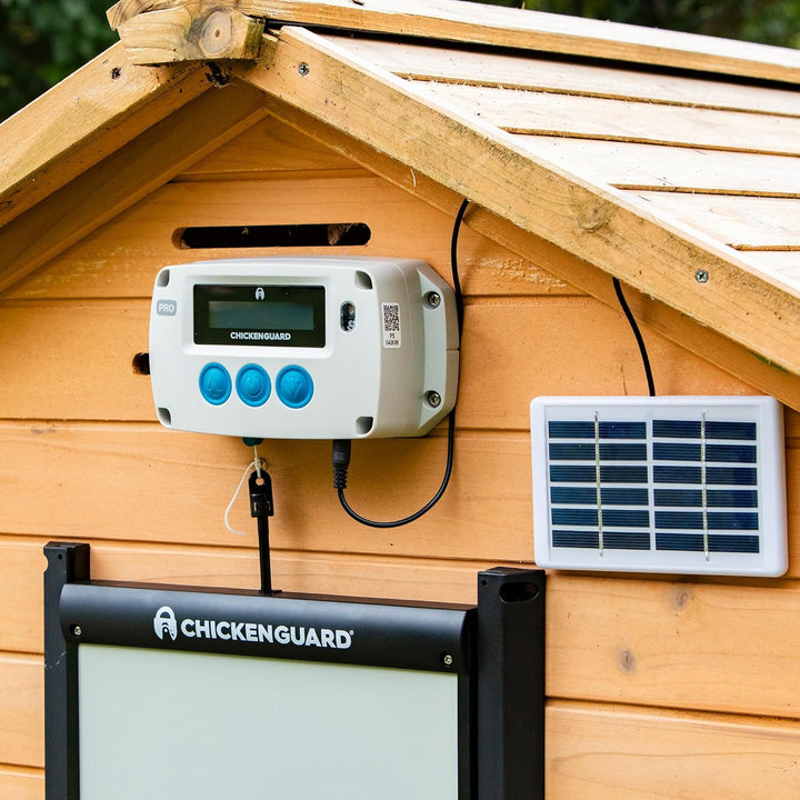 ChickenGuard Automatischer Hühnerstall Türöffner, betrieben mit Solarenergie/Batterien/Strom. Timer/