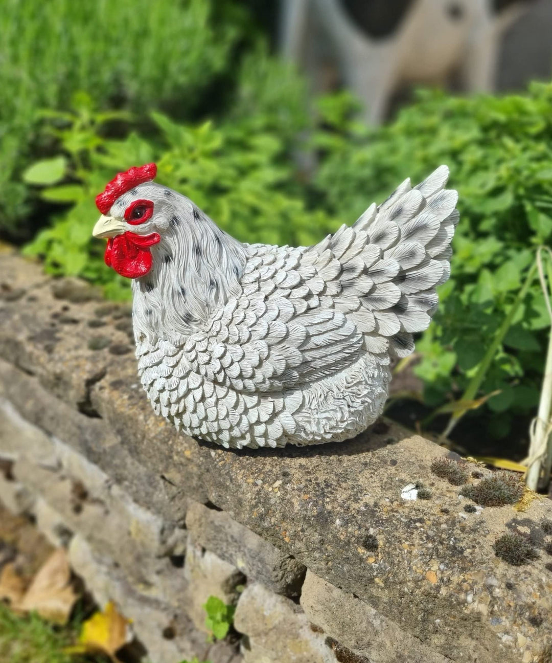 Figur Huhn sitzend - für Haus & Garten - lebensecht - 26 x 17 x 20 cm - Weiss
