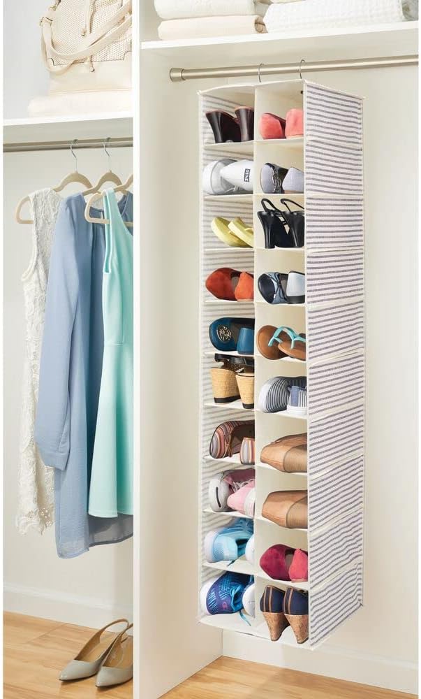 mDesign Hängeaufbewahrung mit 20 Fächern – grosser Hänge Organizer für die Kleiderstange – platzspar