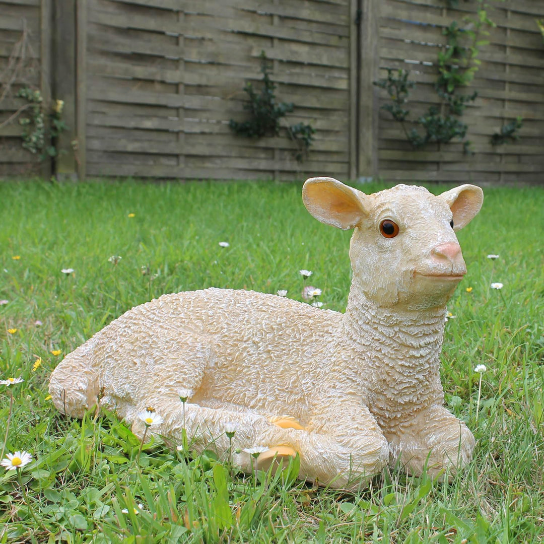 Fachhandel Plus Dekofigur Lamm Lotta liegend Gartendeko Tierfigur Schaf Lämmchen Gartenfigur