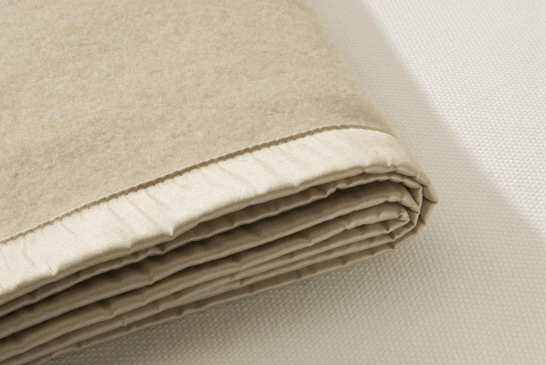 Wohnen & Accessoires GmbH & Co. KG Kaschmirdecke, Wolldecke aus 100% Kaschmir Amalfi Creme-beige 150