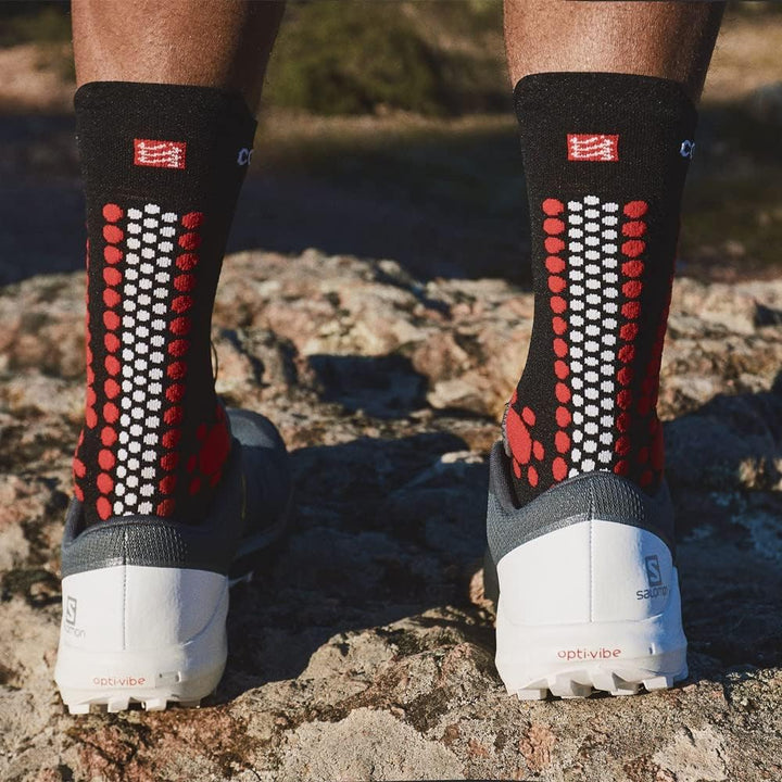 COMPRESSPORT Unisex Socken, schwarz/red