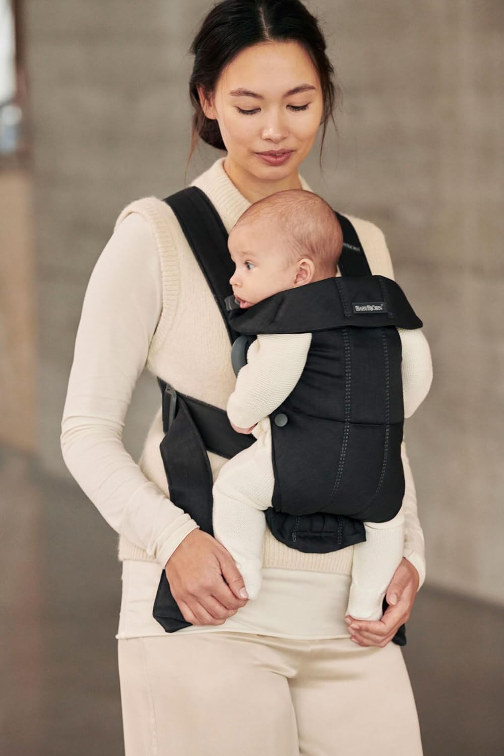 BabyBjörn Babytrage Mini, Baumwolle, Schwarz, 1 Stück (1er Pack) Baumwolle Schwarz, Baumwolle Schwar