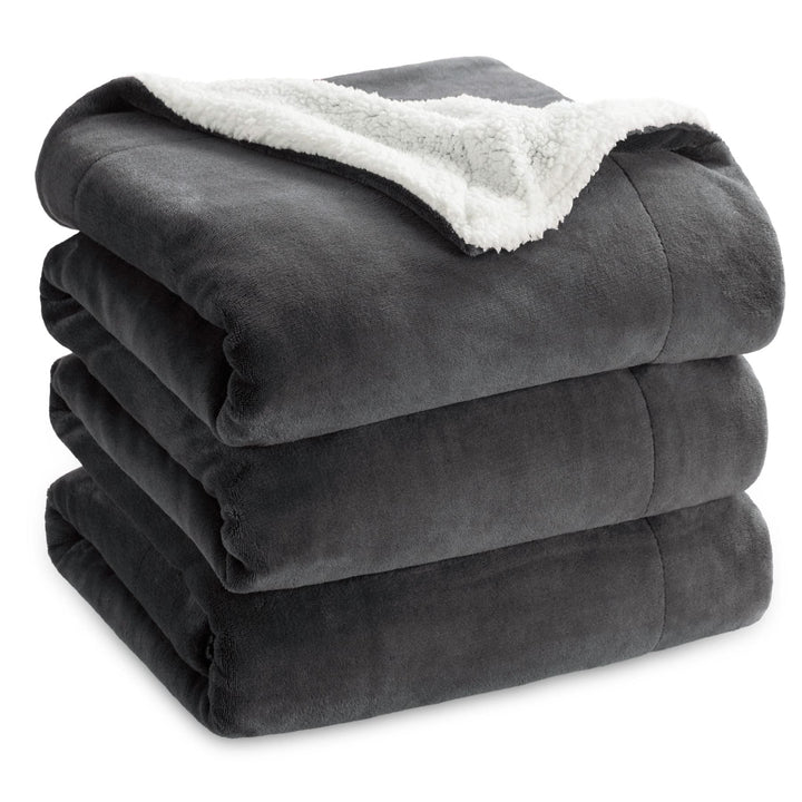 BEDSURE Decke Sofa Kuscheldecke Anthrazit - warm Sherpa Sofaüberwurf Decke, Dicke Sofadecke Couchdec