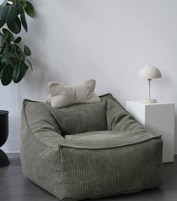 mokebo 'Der Leseknochen' Lesekissen aus weichen Bouclé-Stoff, ergonomisches Nackenkissen aus gemütli