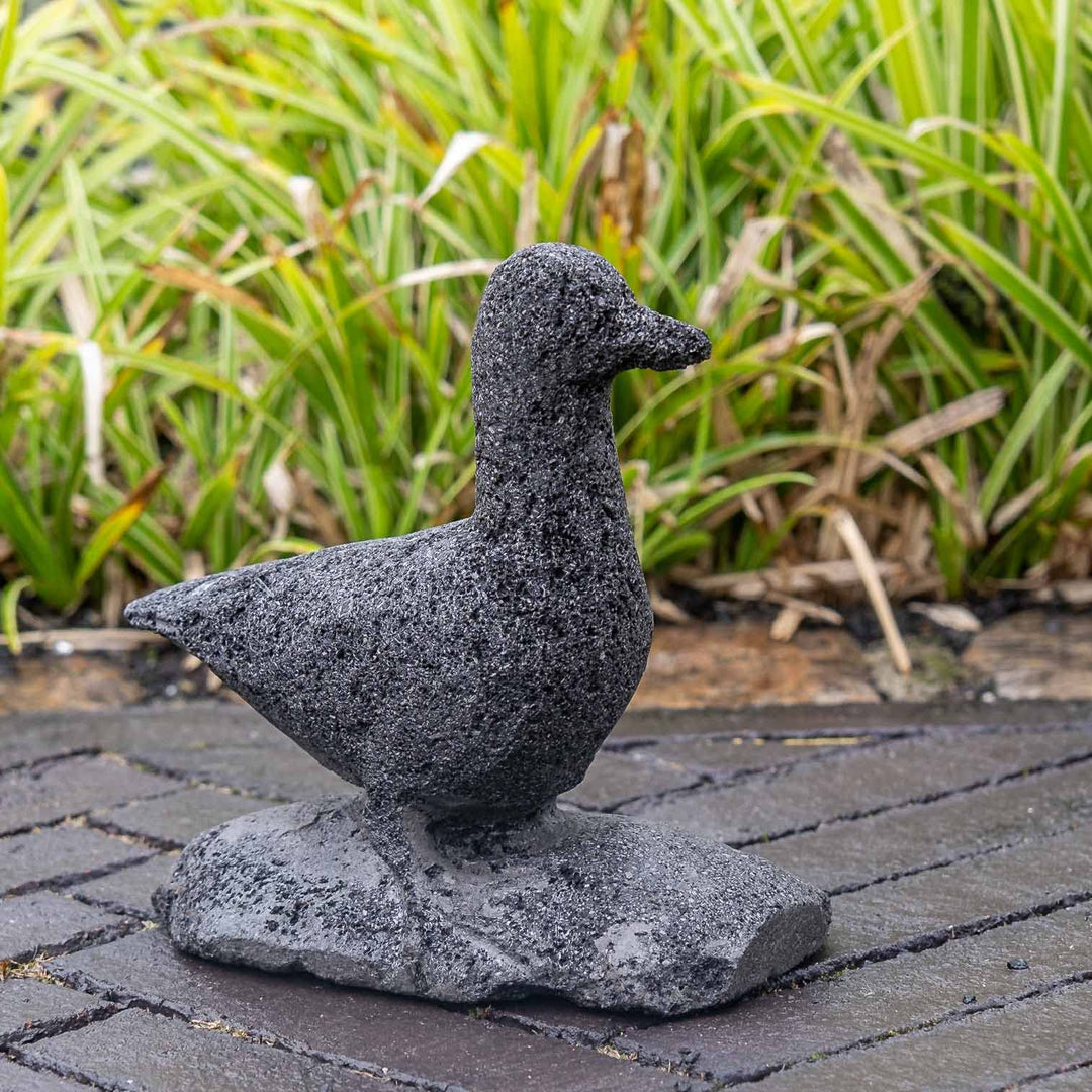 IDYL Lavastein Figur Vogel | Tier-Figur aus Lava | Handarbeit | Gartenskulptur | Hochwertiges Kunsth