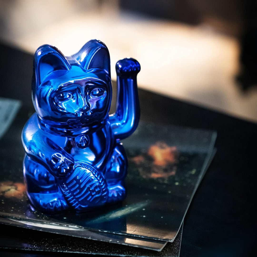DONKEY Lucky Cat Cosmic Edition Earth Shiny Blue | Winkekatze, Maneki Neko, 15 cm, in Geschenkverpac