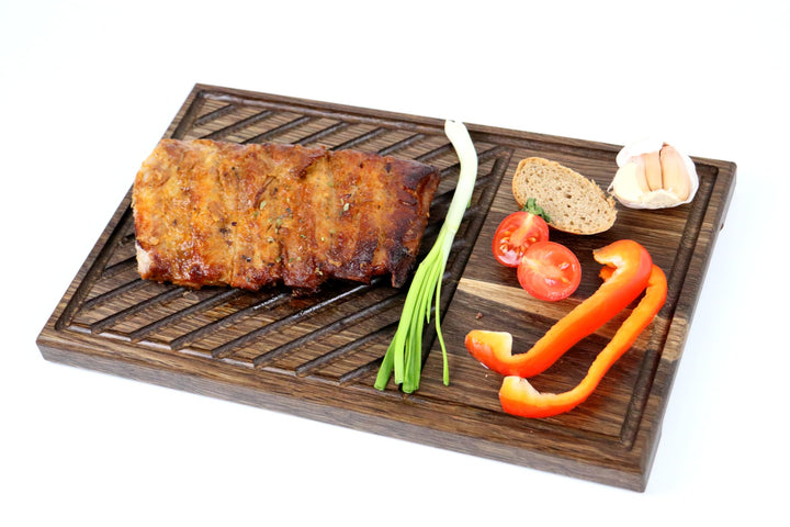 B4K® Steakbrett aus Eichenholz – Servierbrett für Steak & Grillfleisch – Massives Schneidebrett mit