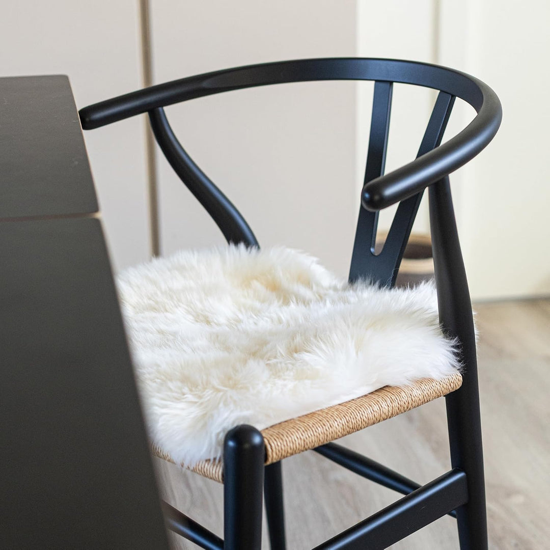 Nordic Sheep Lammfell Kissen 40x40 cm | Weiches Fell für Stühle & Sofa | Gemütliches Sitzkissen & La