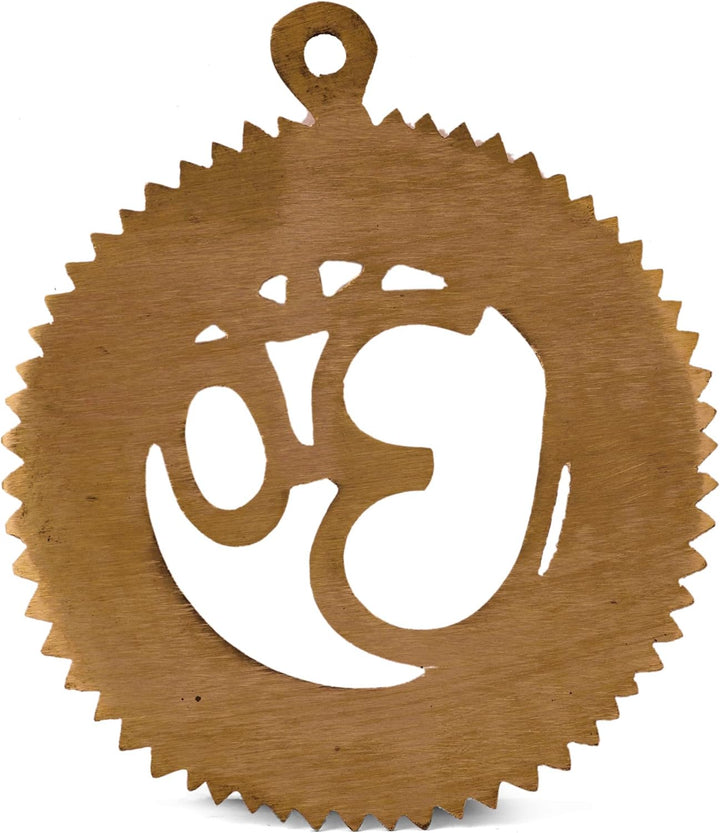 GURU JEE Messing Om Wandbehang mit Gayatri Mantra Graviert Dekorative Messing Om Religiöse Wanddekor