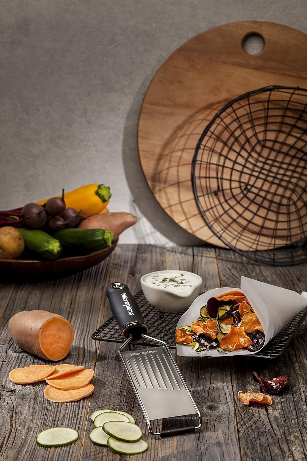 Microplane Profi Gemüsehobel für Kartoffel, Karotte, Gurke, Zucchini und Rote Bete in Schwarz mit Ed