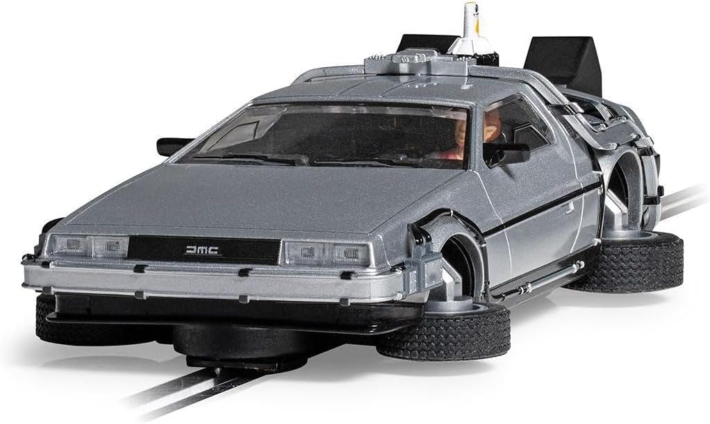 Scalextric C4541 Zurück in die Zukunft 2 – Fliegende Zeitmaschinenautos – Strasse und Rallye für Kin
