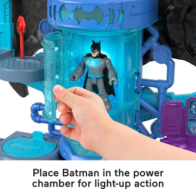 Fisher-Price Imaginext HGN70 - Super Friends Bat-Tech Bathöhle, Batman-Spielset mit Lichtern und Ger