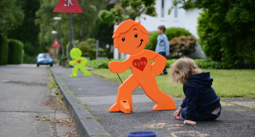 StreetBuddy - Warnfigur mit Fahne, reflektierender Warnaufsteller für Kindersicherheit - Achtung lan