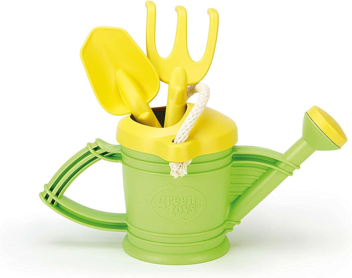 Green Toys 8601111 Giesskanne inkl. Harke und Schaufel, Spielzeug für Garten, Sandkasten und Strand,