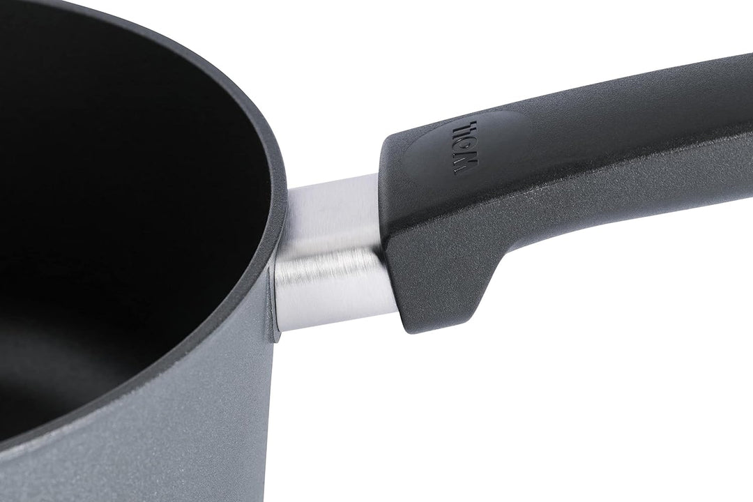 Woll 920CP Guss Topf Concept Plus Stielkasserolle 20 cm, 9 cm hoch mit Deckel, 2.5 L mit festen Grif