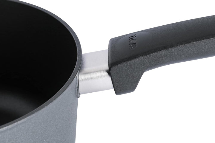 Woll 920CP Guss Topf Concept Plus Stielkasserolle 20 cm, 9 cm hoch mit Deckel, 2.5 L mit festen Grif