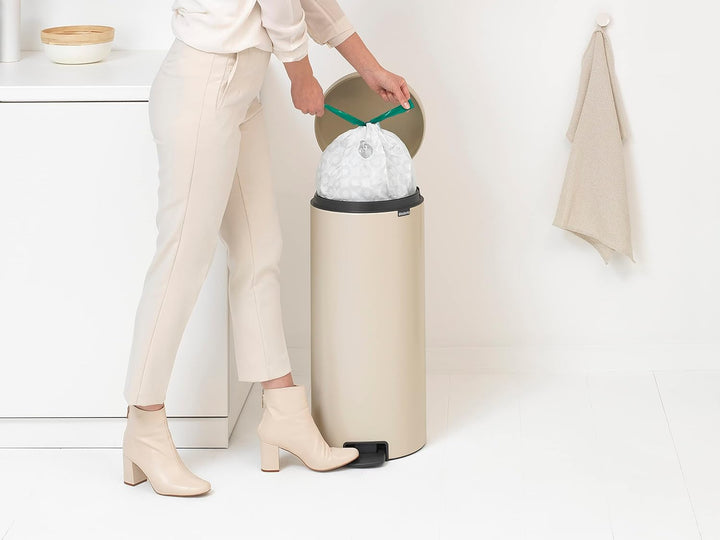 Brabantia - NewIcon Treteimer 30L - Grosse Abfalleimer für die Küche - Sanft Schliessender Deckel -