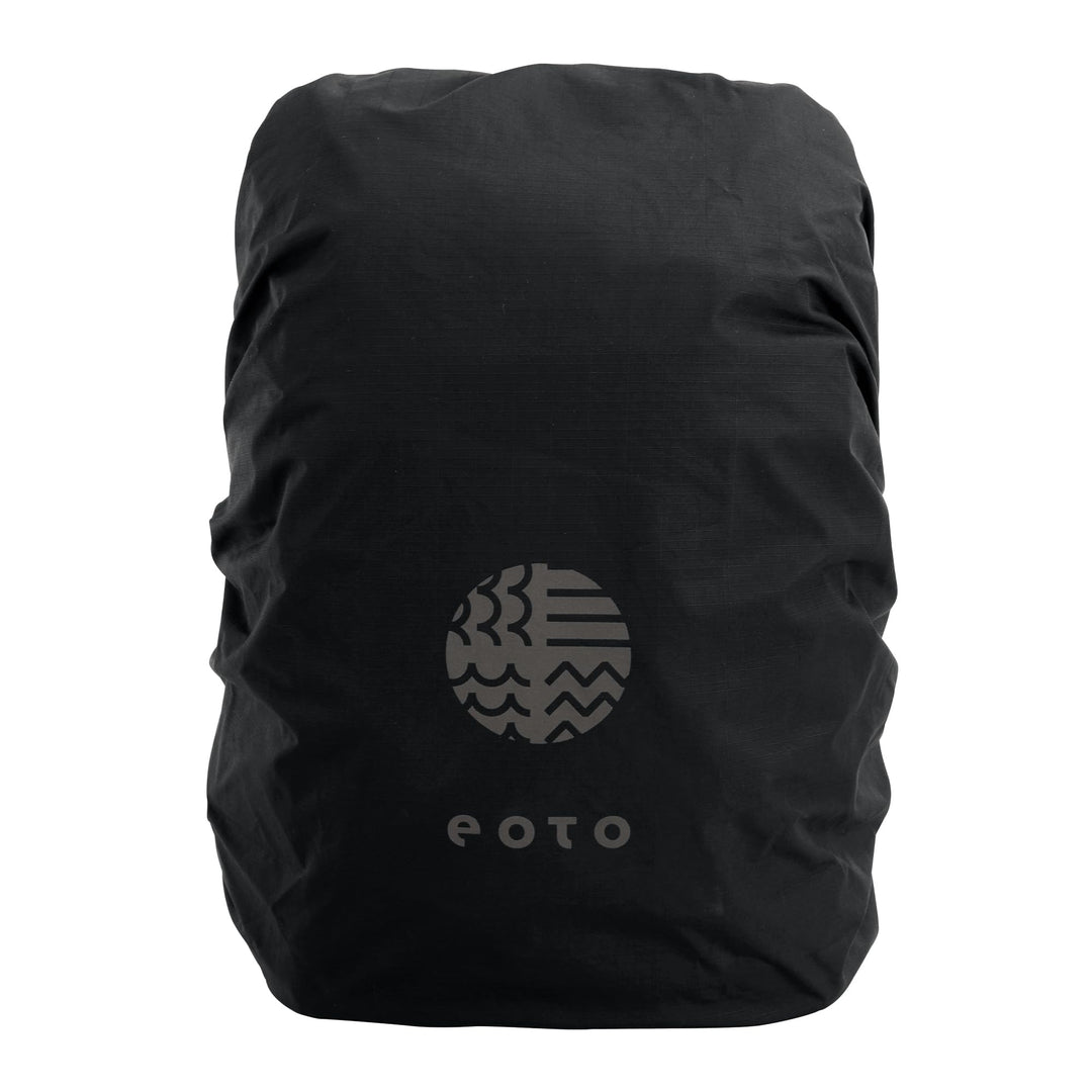 eoto Regenhülle RAIN:Bow Moonless Black, für alle eoto Rücksäcke, nachhaltig, fair, wasserabweisend,