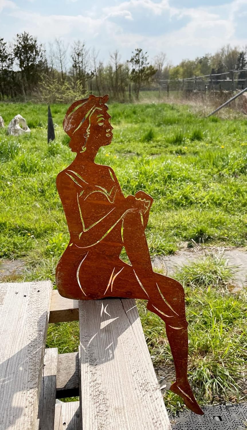 STEINFIGURENWELT GIEBEN Gartenfigur Dame im Badeanzug sitzend für Kante 60x23cm Kantensitzer Edelros