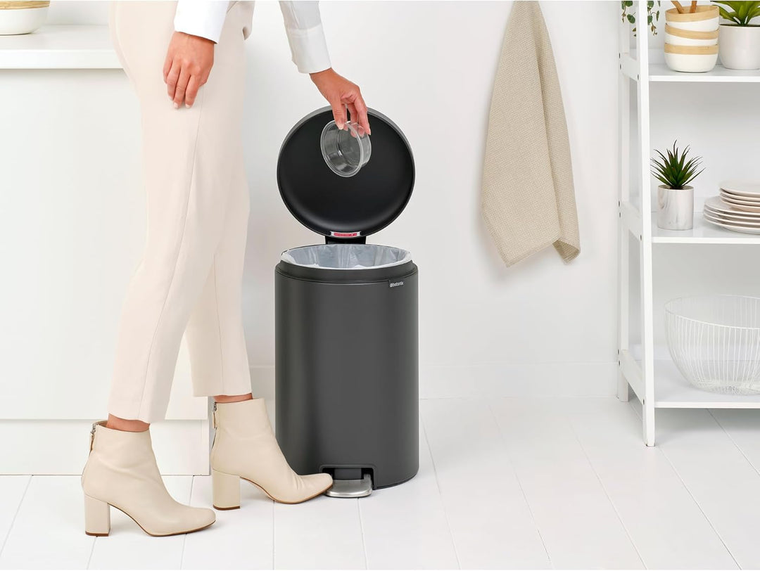 Brabantia 114182 newIcon Treteimer 20 L Sense of Luxury, Edelstahl, Mineral Infinite grau, 29.0 x 32
