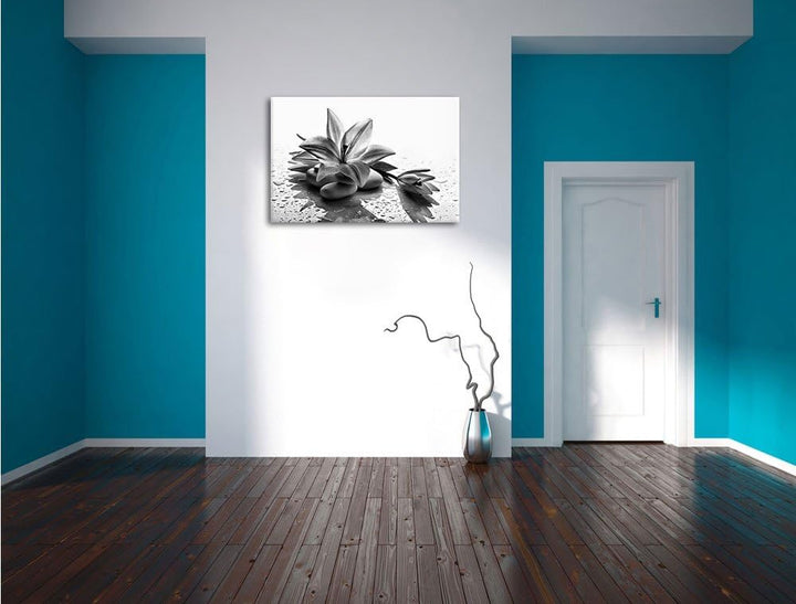 Pixxprint Düstere Lilie mit Zen Steinen als Leinwandbild | Grösse: 100x70 | Wandbild| Kunstdruck | f