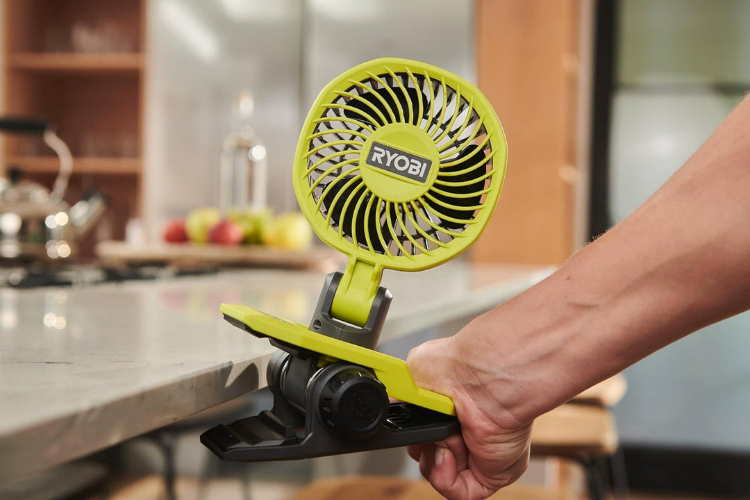 RYOBI 4 V USB-LITHIUM Akku-Clip-Ventilator RCF4-0, 325° drehbarer und 180° schwenkbarer Kopf, ohne A