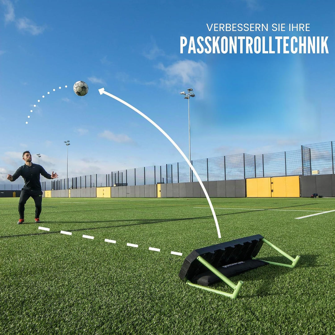 QUICKPLAY Replay Station Fussball-Rückprallbrett – Tragbarer Dual-Oberflächen-Fussball-Rebounder mit