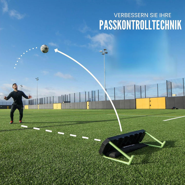 QUICKPLAY Replay Station Fussball-Rückprallbrett – Tragbarer Dual-Oberflächen-Fussball-Rebounder mit