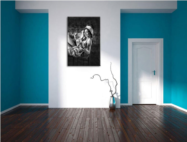 Pixxprint Monocrome, Frau mit Fächer und Drink in der Hand, Format: 100x70 auf Leinwand, 100x70