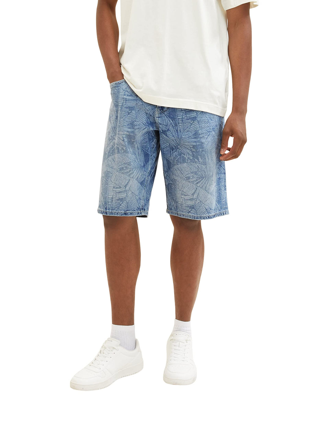 TOM TAILOR Herren Relaxed Fit Jeans Bermuda Shorts mit Palmen-Print, 31748 - Light Banana Leaf Lazer
