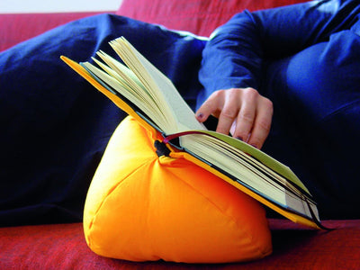 Klein & More Buchstütze Leselotte Pünktchen blau Lesekissen für bequemes Lesen, Baumwolle, gängige B