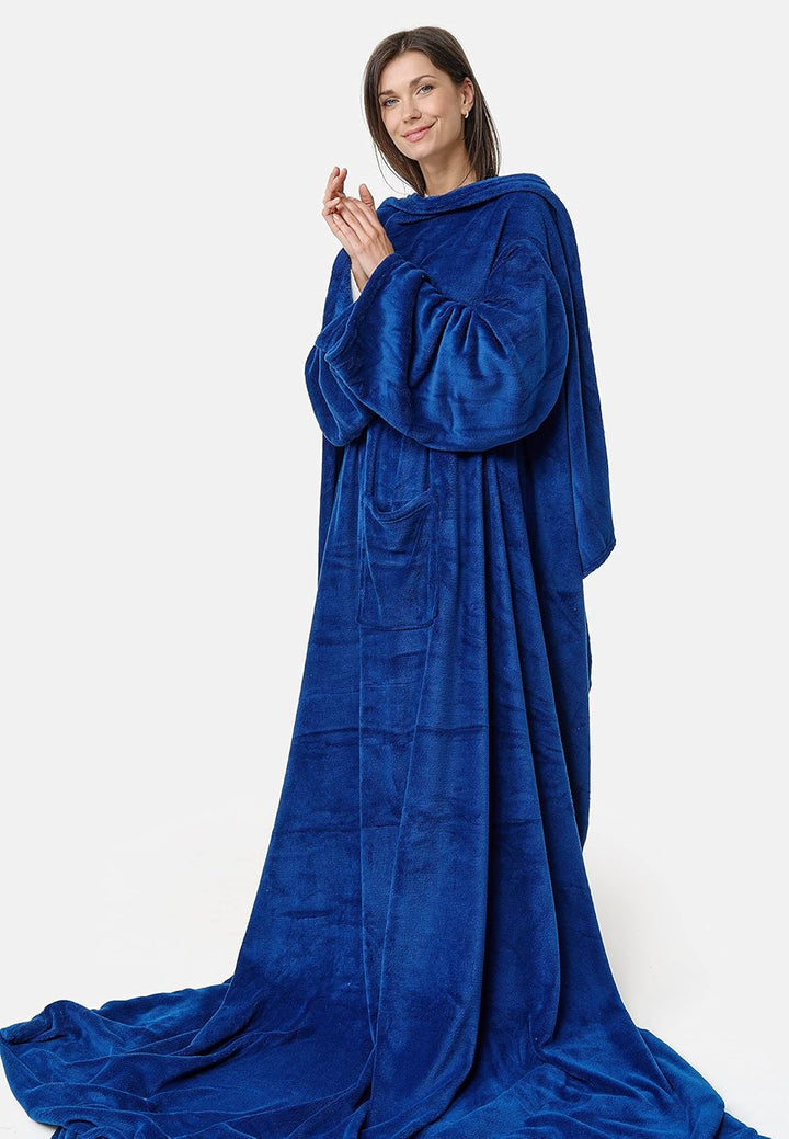 made2trade Weiche Kuscheldecke mit Ärmeln, Bauchtasche und Handyfach - aus fedeleichtem Coral-Fleece