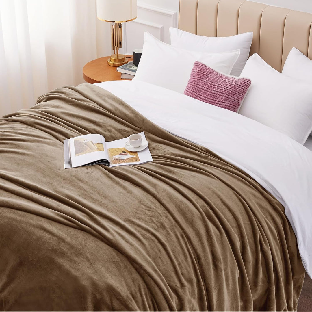 WAVVE Kuscheldecke Flauschig Fleecedecke - Sofadecke 230x270 cm Wohndecke Couchdecke, Braun Decke So
