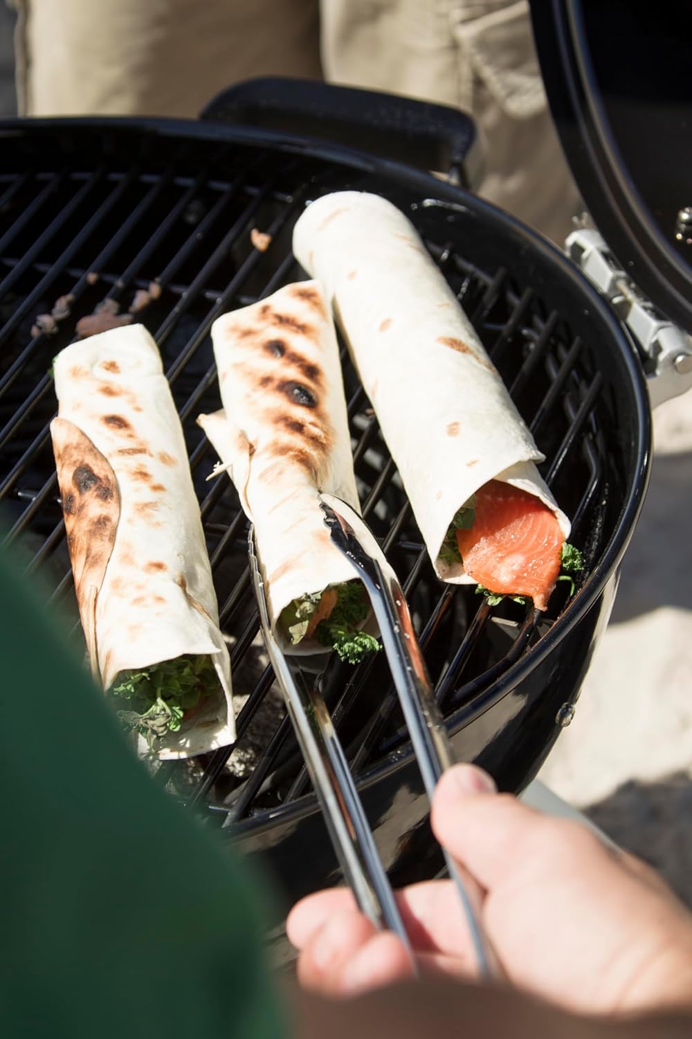 RÖSLE Barbecue-Grillzange, Hochwertige Grillzange mit patentiertem Verschlusssystem zum Grillen, Koc