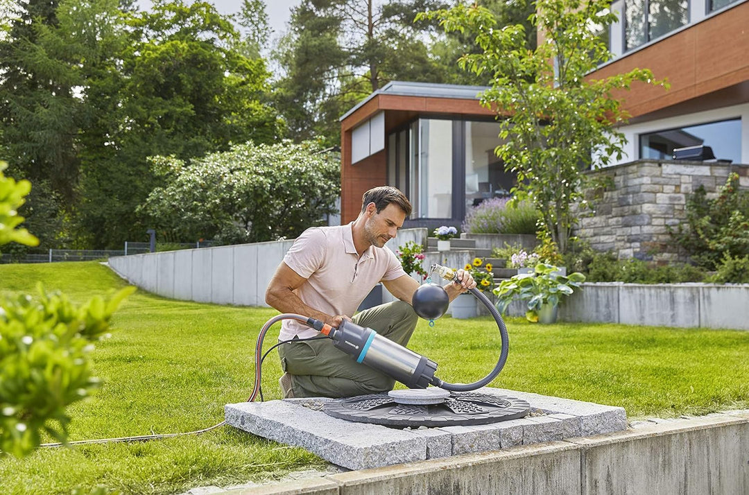 Gardena Schwimmende Absaugung Set: Schwimmkörper für Tauch-Druckpumpen mit 25 mm Schlauchdurchmesser