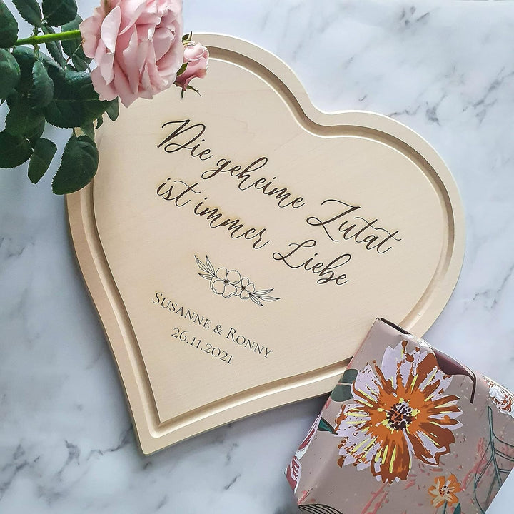 Schneidebrett Personalisiert aus Holz mit Gravur - Holzbrett Herzform als Geschenk zum Valentinstag,