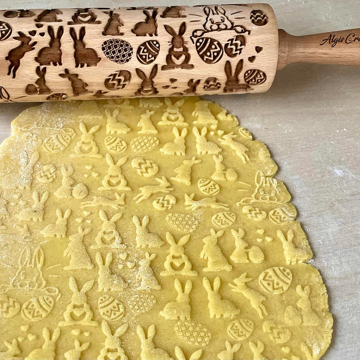 OSTERNHASE Geprägte Nudelholz. Teigrolle für Hausgemachtes Gebäck für Ostern. Nudelholz mit muster v