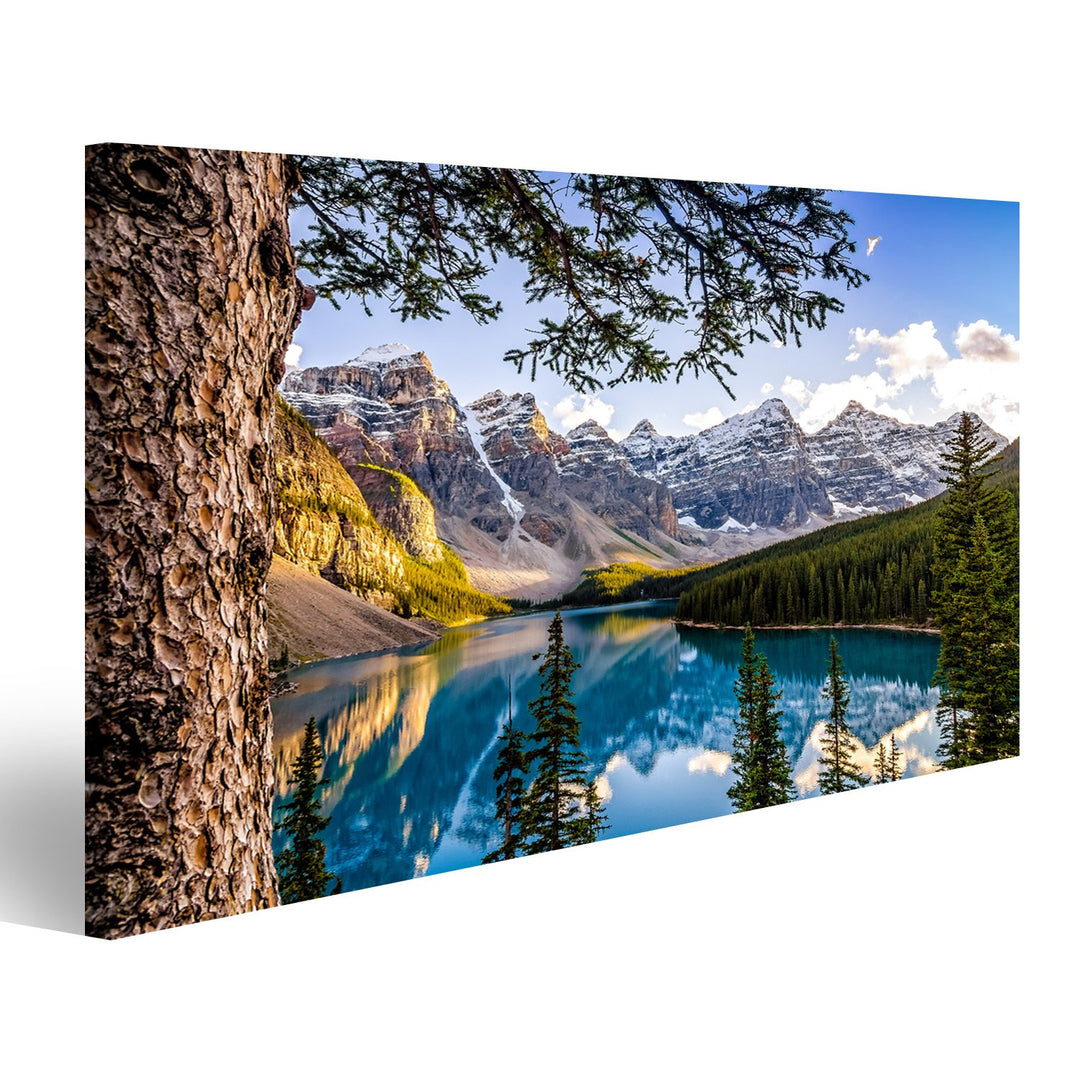 islandburner Bild auf Leinwand Landschaftsansicht des Morain Sees und des Gebirgszugs mit Baum im Vo