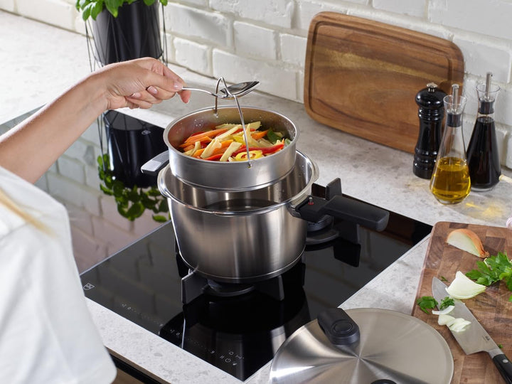 Fissler Vitaquick Premium/grosser Schnellkochtopf (8 L, Ø 26 cm) m. Einsatz, Edelstahl-Dampfkochtopf