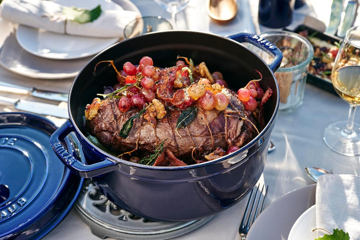 STAUB Gusseisen Bräter/Cocotte, Rund 26 cm, 5 L, Aromaregen Funktion, Für alle Herdarten geeignet, D