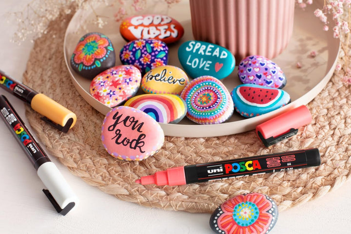 Faber-Castell uni-ball 186829 - POSCA Marker Set, 20er Etui, inkl. Anleitungen für 3 DIY Projekte 20