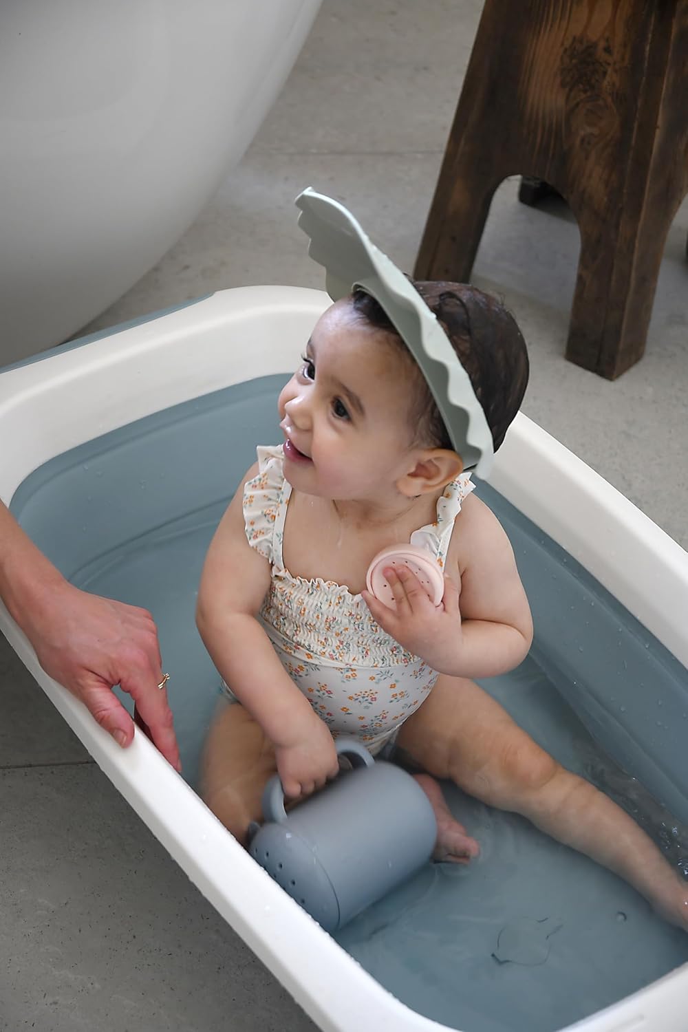 BÉABA, Baby Duschhut, Bademütze, Kopfumfang verstellbar, 5 Positionen, Augen- und Ohrenschutz, Weich