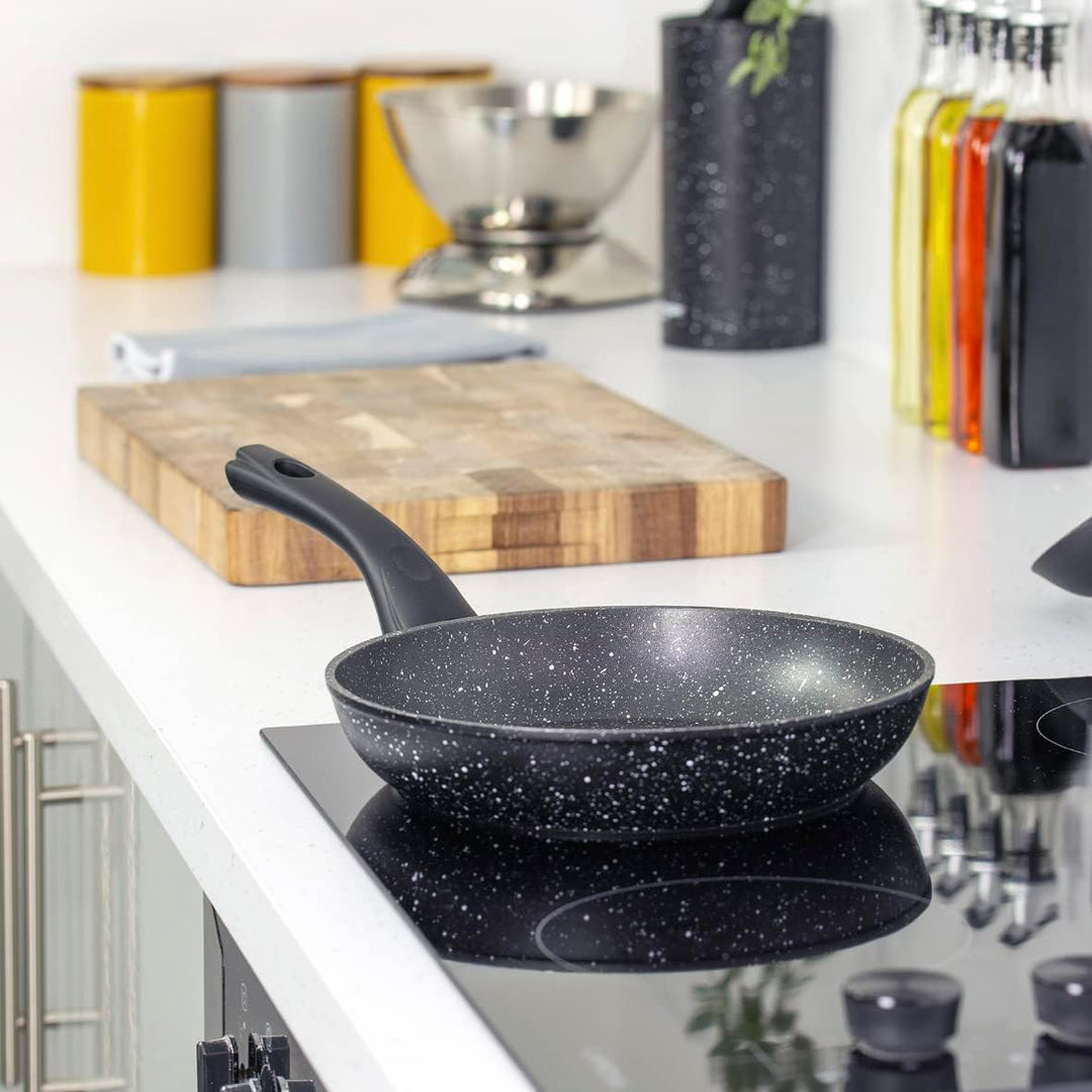 Blackmoor Home Antihaft Bratpfanne 28 cm – Aluminium Pfanne für Induktion, Gas &amp; Elektro, Verstärkte