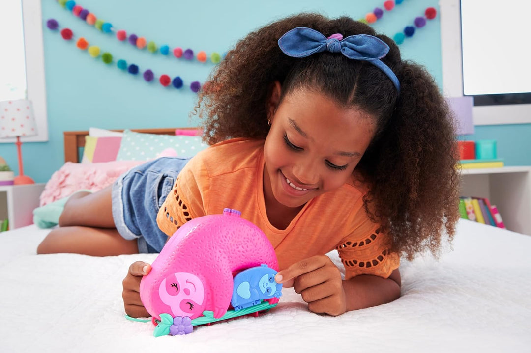 Polly Pocket Faultierfamilie 2-in-1 Taschenschatulle - Tropisches Abenteuer mit 12 Accessoires, Dsch