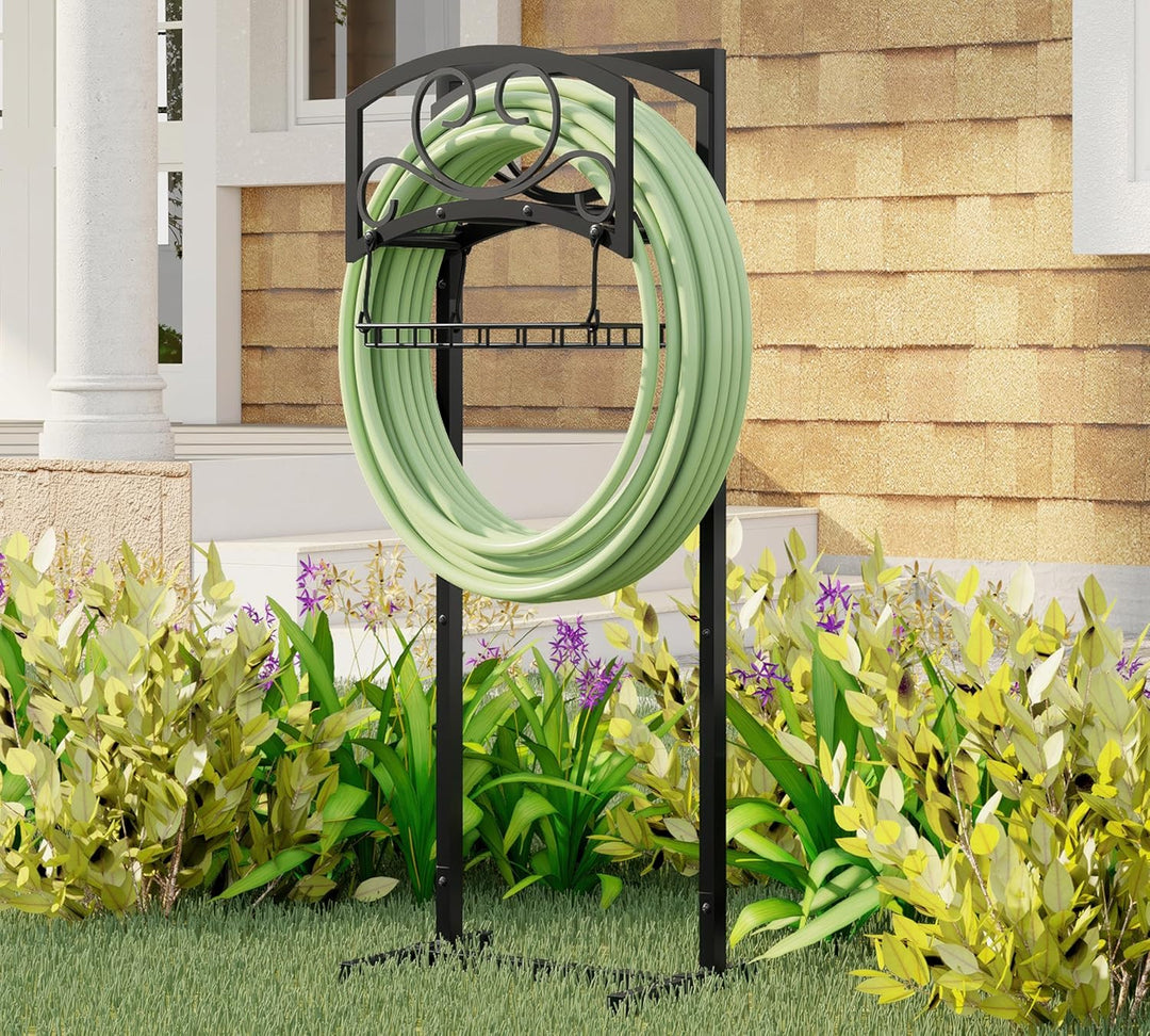 Kingson freistehender Gartenschlauchhalter mit Aufbewahrungskorb, strapazierfähiger, schwarzer pulve